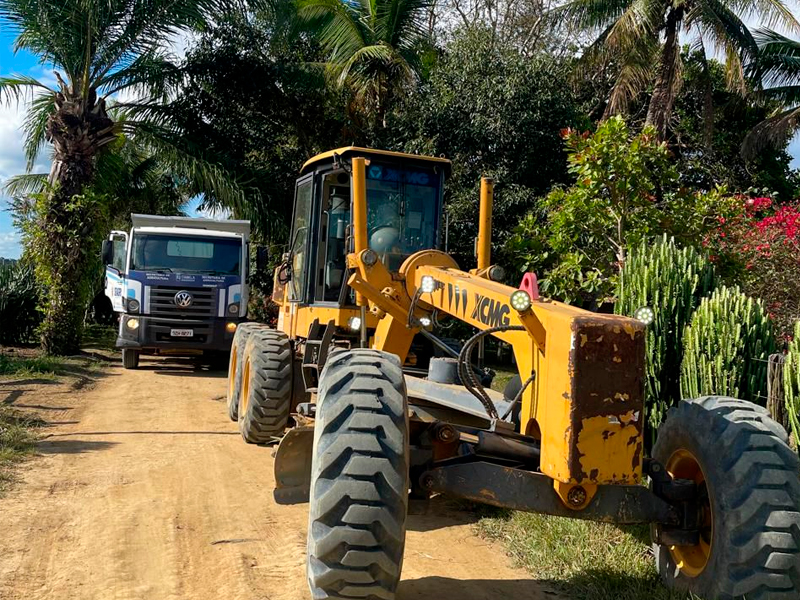 Prefeitura de Itabela realiza patrolamento e cascalhamento de 17 km de estrada vicinal no Ponto Chic. (Foto: Divulgao)
