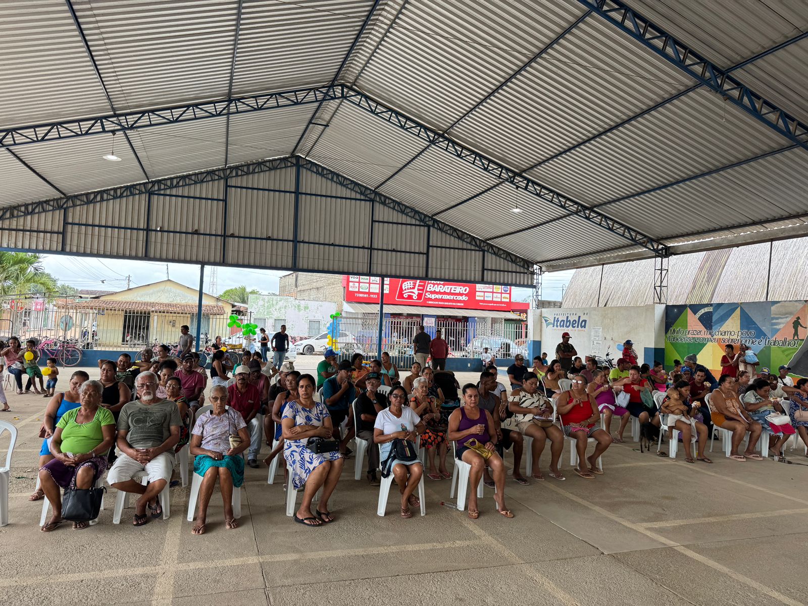 Mutiro de atendimentos rene centenas de usurios para atualizao do Cadnico e Bolsa Famlia em Itabela. (Foto: divulgao)
